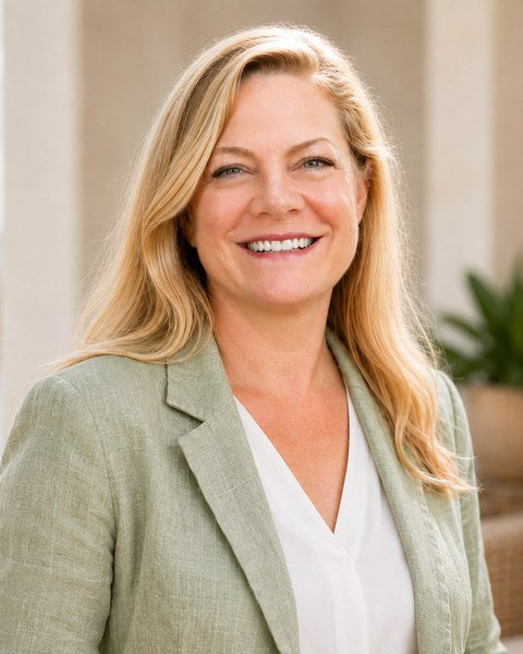 JuLee, founder of Travel Sauce